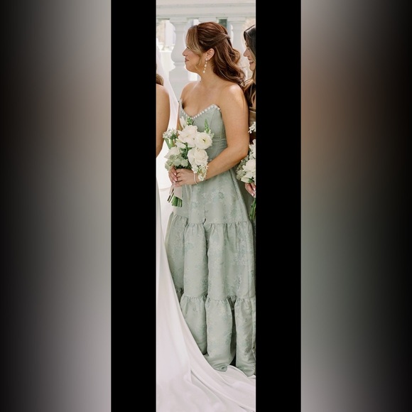 Elegant Green Strapless Dress - Picture 4 of 6